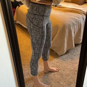 Lululemon crop pants size 6